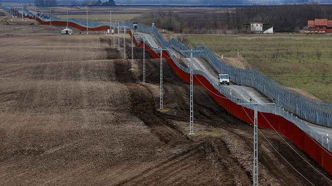 Bild: Ungarischer Grenzzaun an der Grenze zu Serbien
