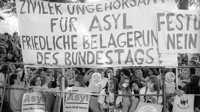 Demo gegen den Bonner Asylkompromiss 1993