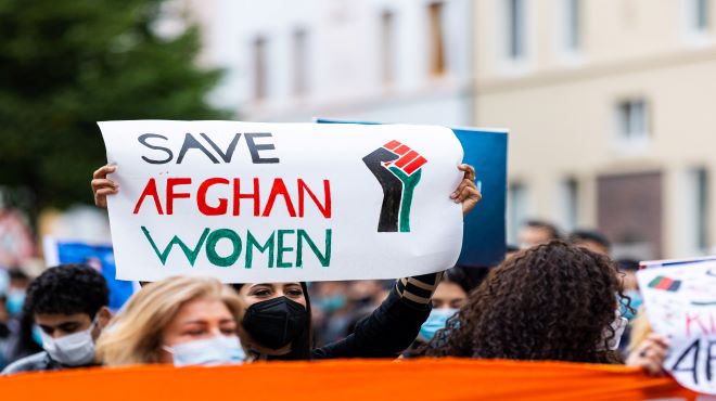 Bedroht, verdrängt, misshandelt: »Die Taliban verweigern uns Frauen alle  Menschenrechte« | PRO ASYL